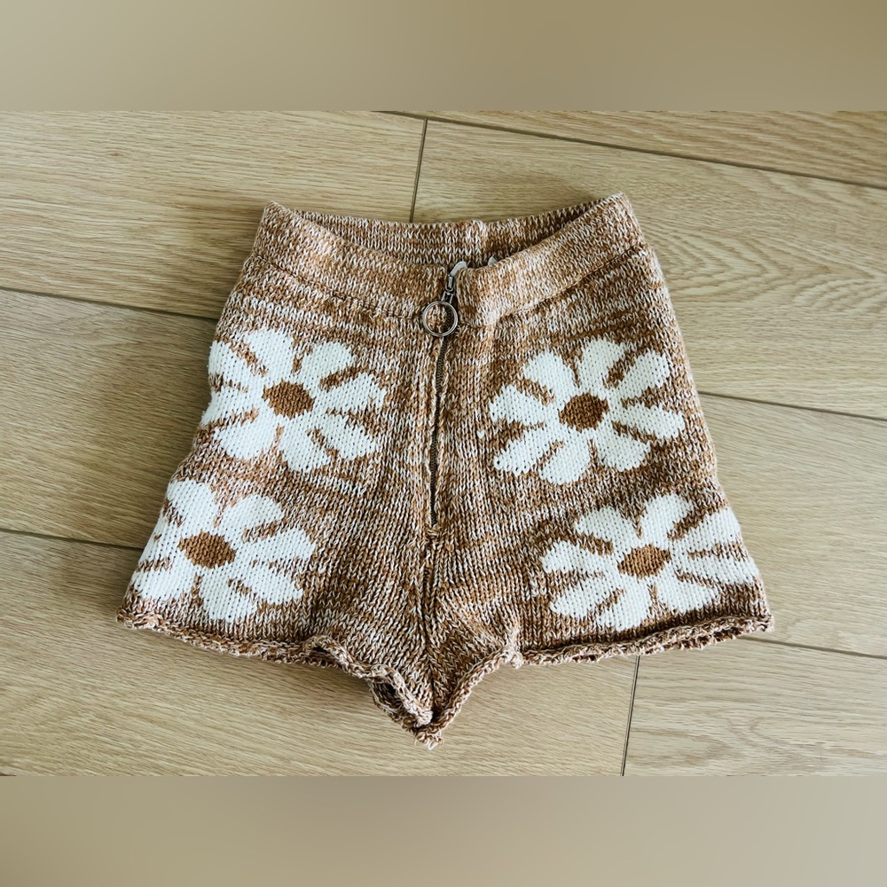 Storia floral knit shorts size small